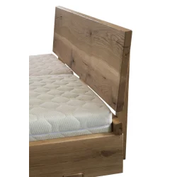 Exkluzívna posteľ ARIANNA z dubového dreva s kresbou dreva | shop.mrava.sk