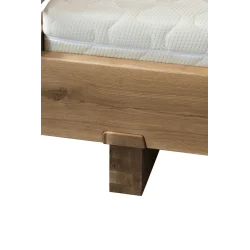 Exkluzívna posteľ ARIANNA z dubového dreva s kresbou dreva | shop.mrava.sk