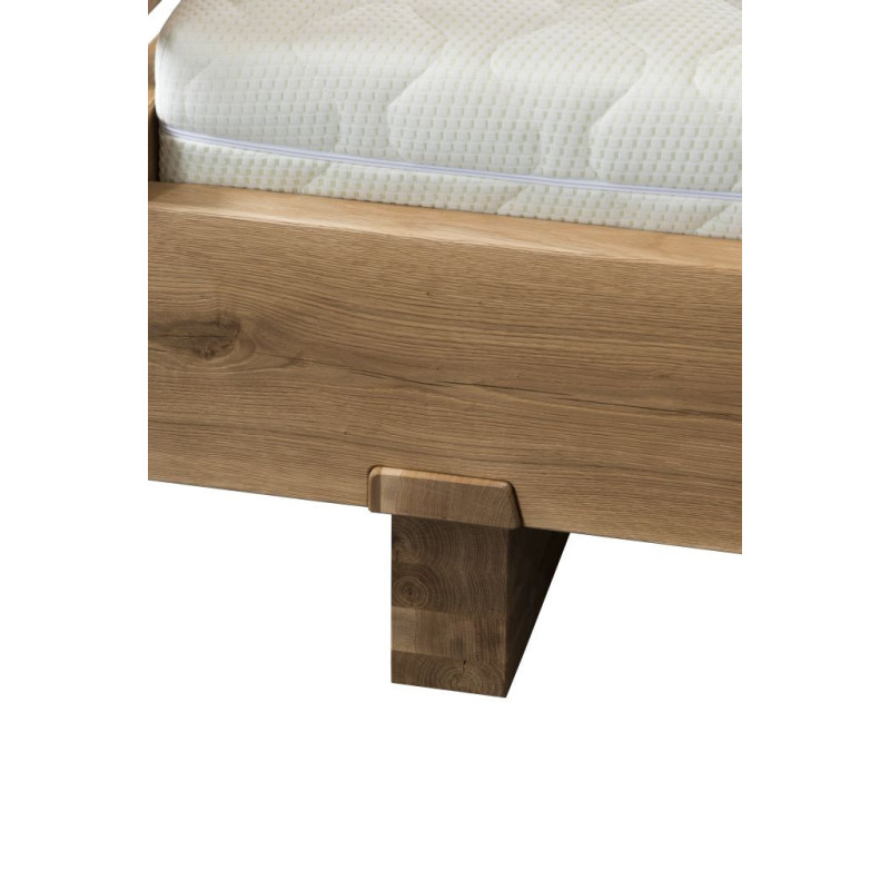 Exkluzívna posteľ ARIANNA z dubového dreva s kresbou dreva | shop.mrava.sk