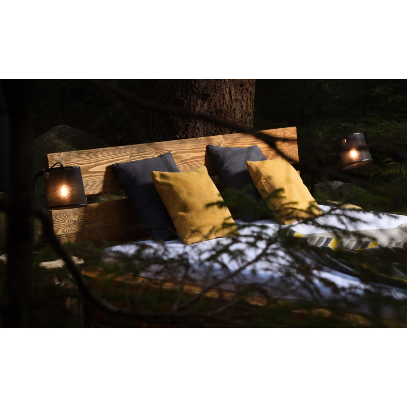 Moderná posteľ ELISA s rustikálnym nádychom zo smrekového dreva | postelerosty.sk