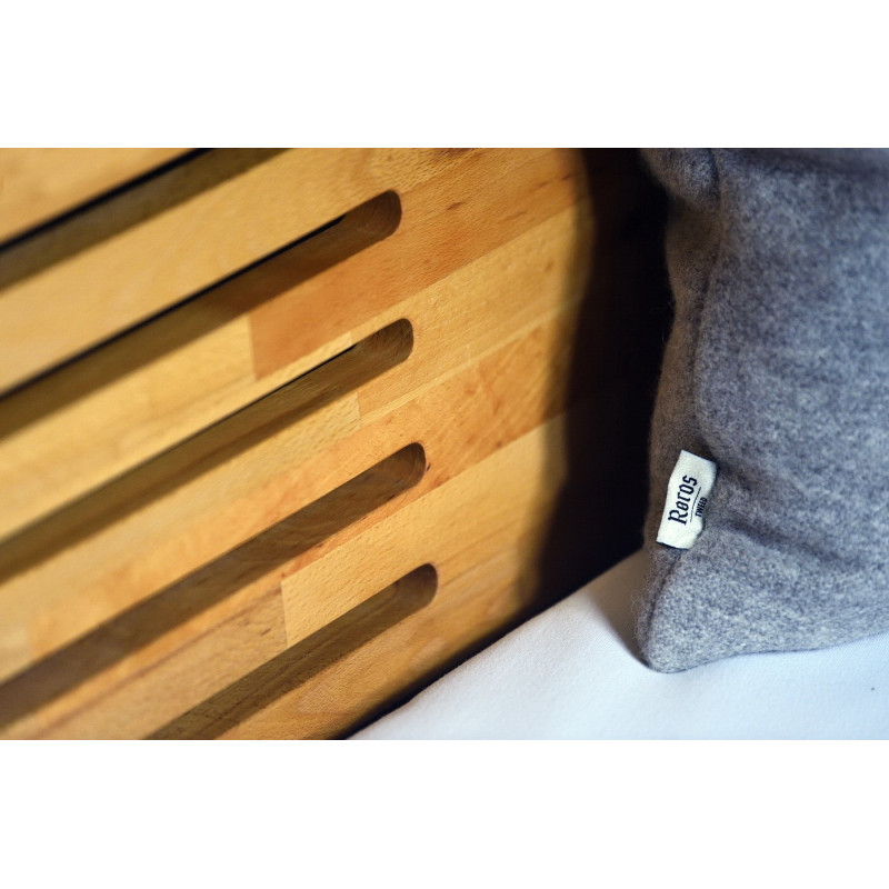 Dizajnová posteľ CALVINA z masívneho bukového dreva | postelerosty.sk